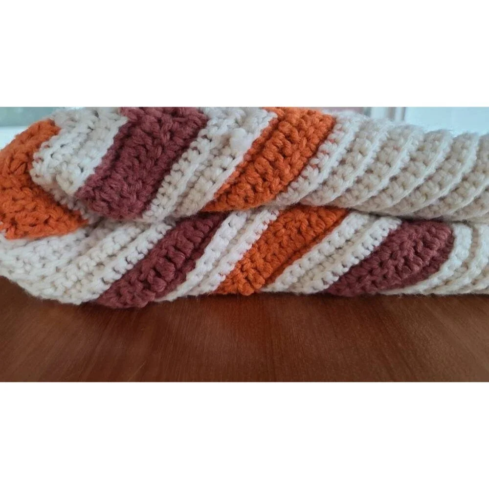 Small Zigzag Pattern Handmade Blanket